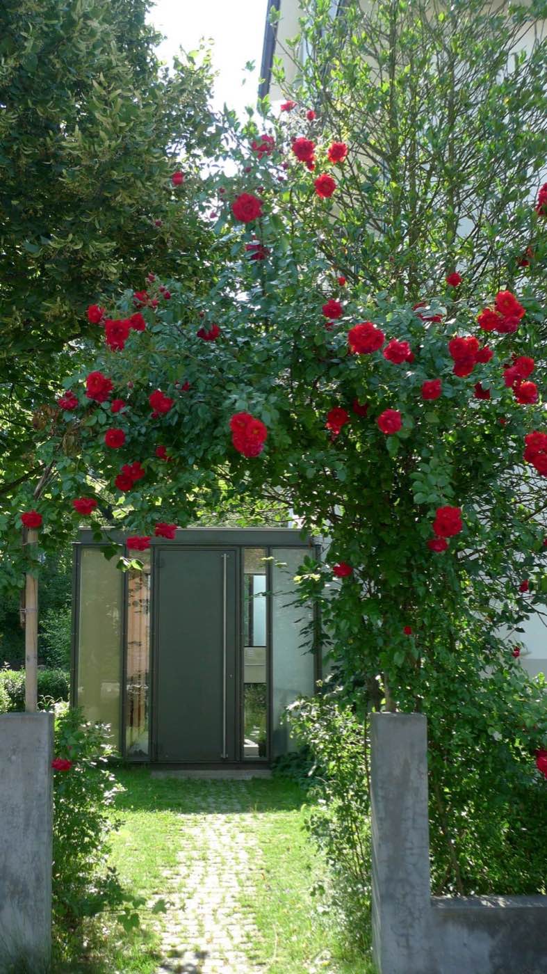 Entrance with roses